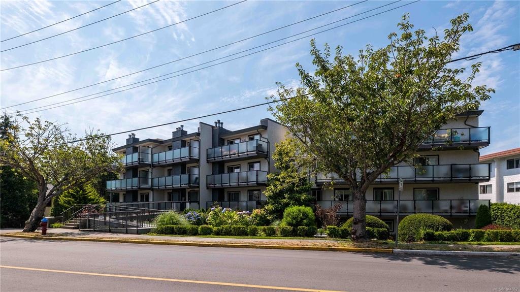 108-1241 Fairfield Road, Victoria, BC, V8V 3B3