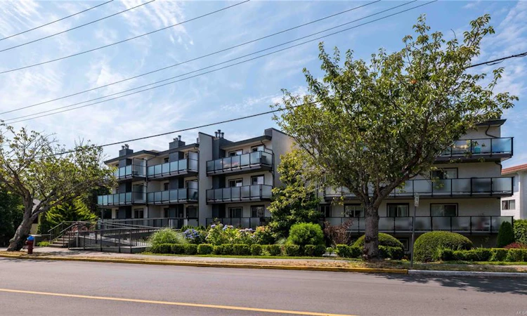 108-1241 Fairfield Road