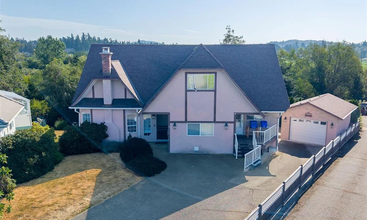 975 Meadowview Place
