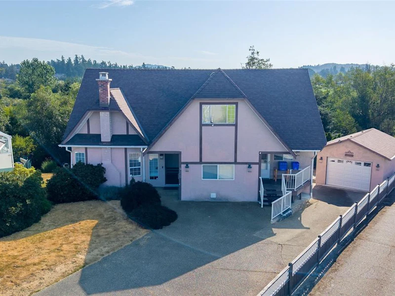 975 Meadowview Place, Saanich BC V8Z 7E2