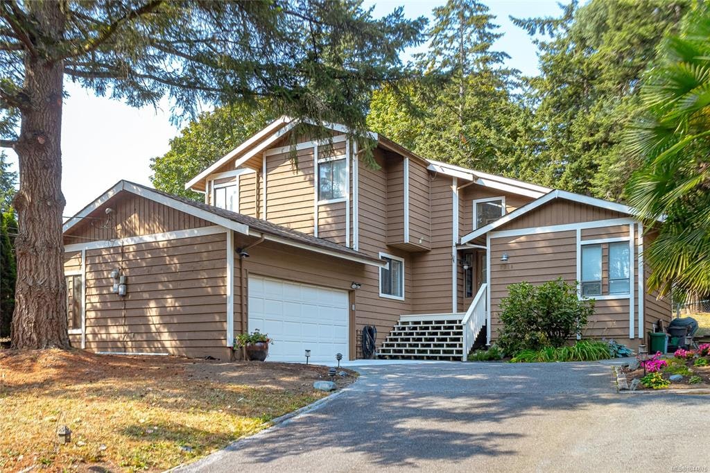 7318 Veyaness Road, Central Saanich, BC, V8M 1M3