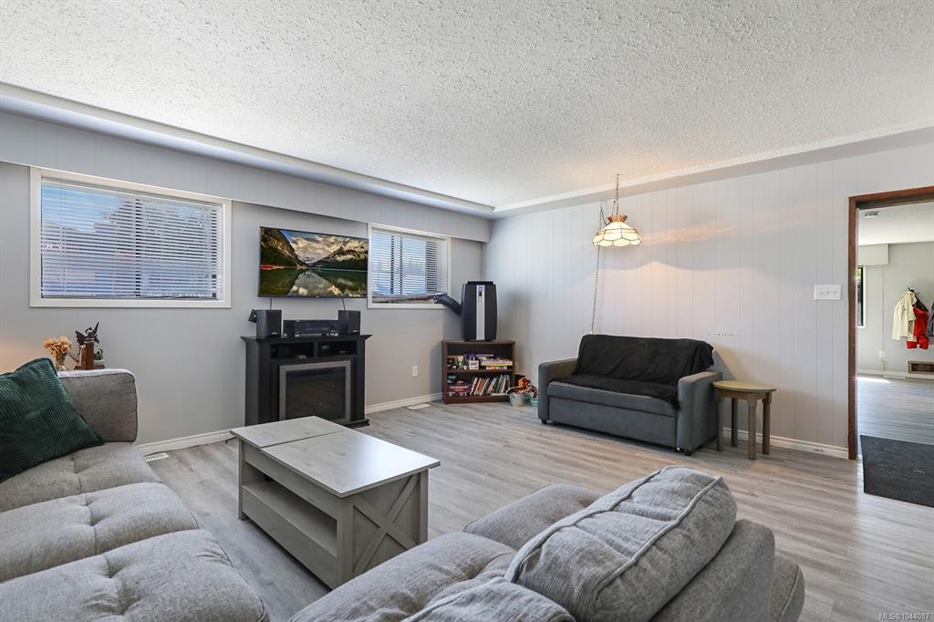 2780 Dunsmuir Avenue, Cumberland, BC, V0R 1S0 - 11