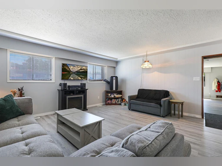 2780 Dunsmuir Avenue, Cumberland, BC, V0R 1S0 - 11