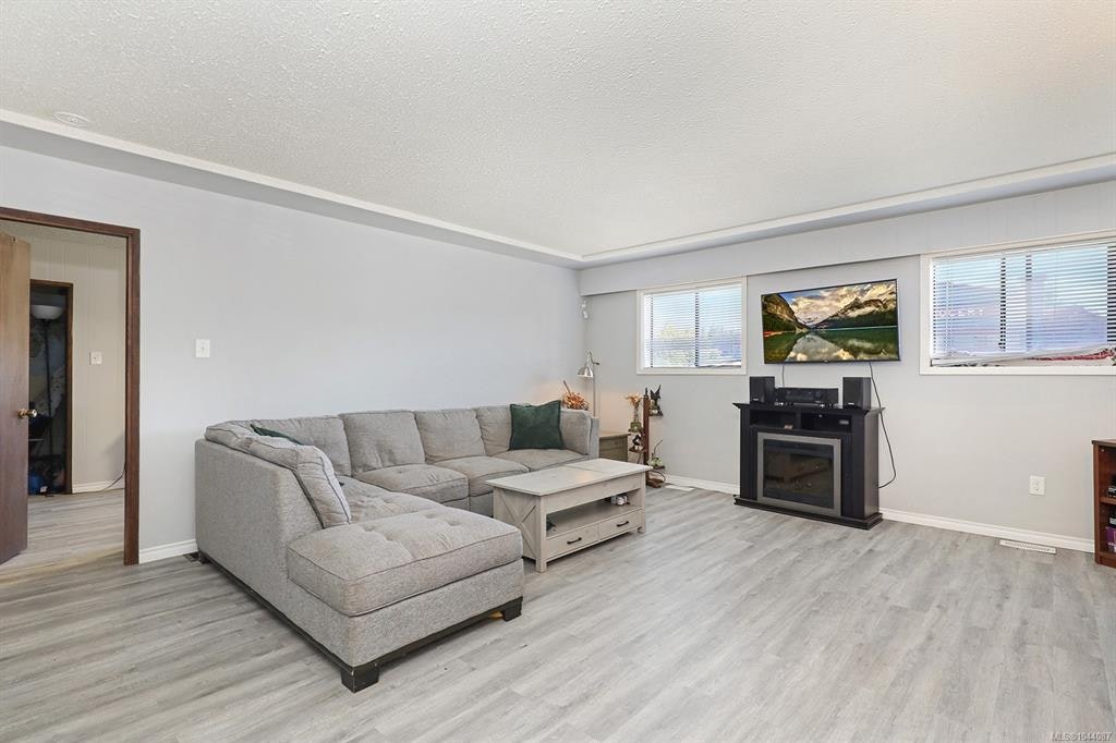 2780 Dunsmuir Avenue, Cumberland, BC, V0R 1S0 - 10