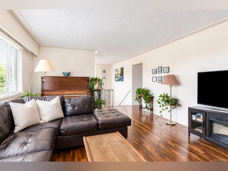 7031 West Saanich Road, Central Saanich, BC, V8M 1G8 - 9
