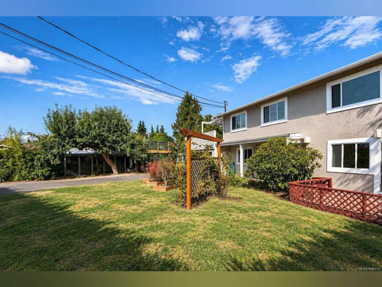 7031 West Saanich Road, Central Saanich, BC, V8M 1G8 - 2