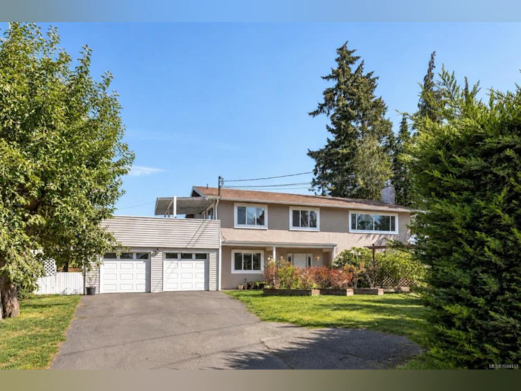 7031 West Saanich Road, Central Saanich, BC, V8M 1G8