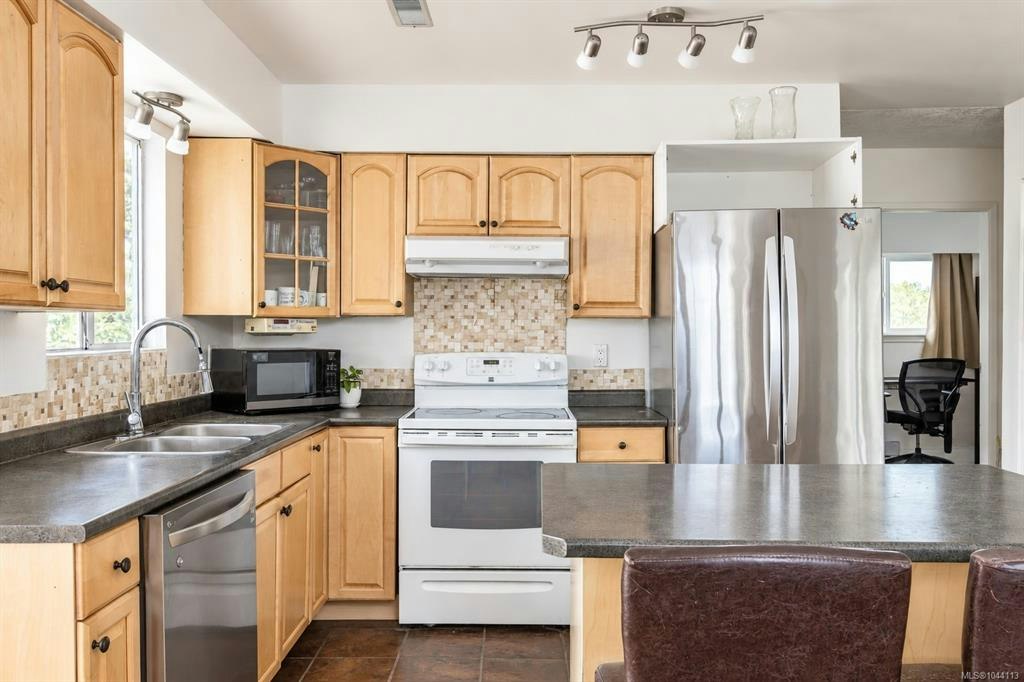 7031 West Saanich Road, Central Saanich, BC, V8M 1G8 - 6