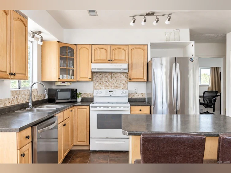 7031 West Saanich Road, Central Saanich, BC, V8M 1G8 - 6