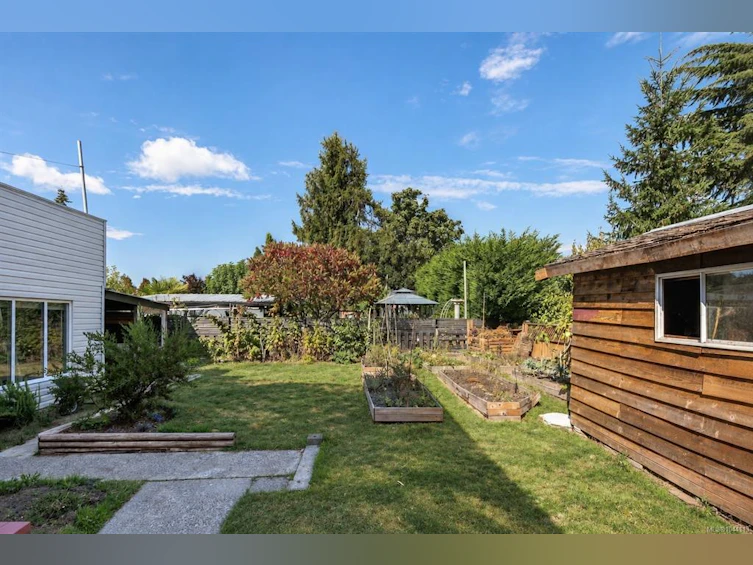 7031 West Saanich Road, Central Saanich, BC, V8M 1G8 - 35
