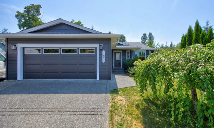 5 Strathcona Court