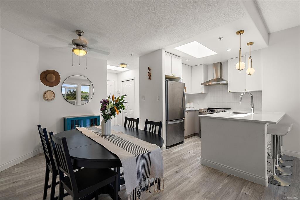 404-1258 Esquimalt Road, Esquimalt, BC, V9A 3A3 - 8