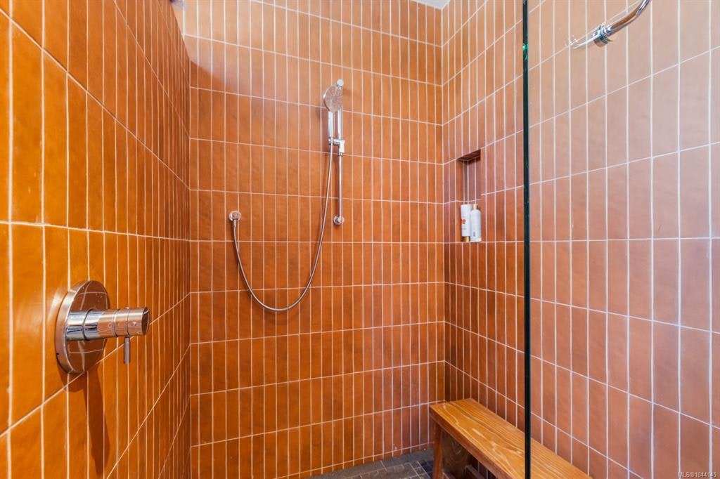 3025 Jackson Street, Victoria, BC, V8T 3Z7 - 17