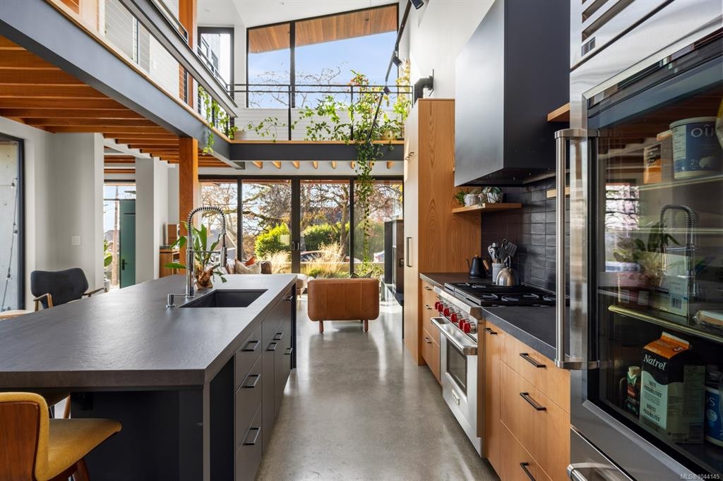 3025 Jackson Street, Victoria, BC, V8T 3Z7 - 5