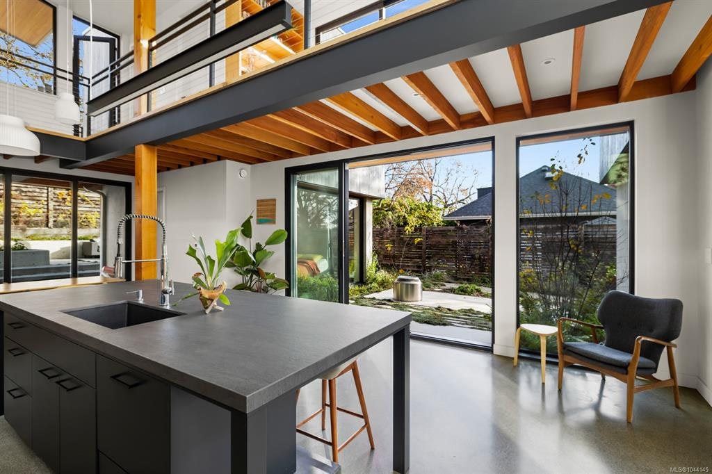 3025 Jackson Street, Victoria, BC, V8T 3Z7 - 8
