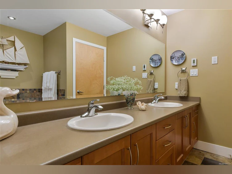 307-5332 Sayward Hill Crescent, Saanich, BC, V8Y 3H8 - 40
