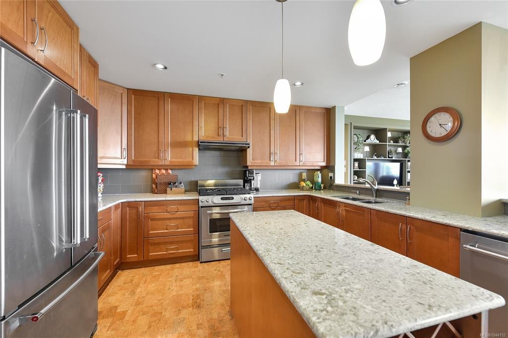 307-5332 Sayward Hill Crescent, Saanich, BC, V8Y 3H8 - 19