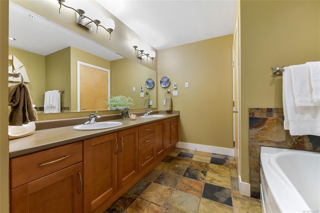 307-5332 Sayward Hill Crescent, Saanich, BC, V8Y 3H8 - 34