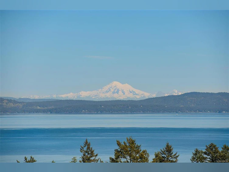307-5332 Sayward Hill Crescent, Saanich, BC, V8Y 3H8 - 3
