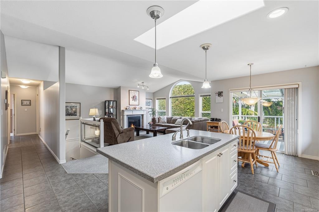 1107 Aery View Way, French Creek, BC, V9P 2N9 - 11