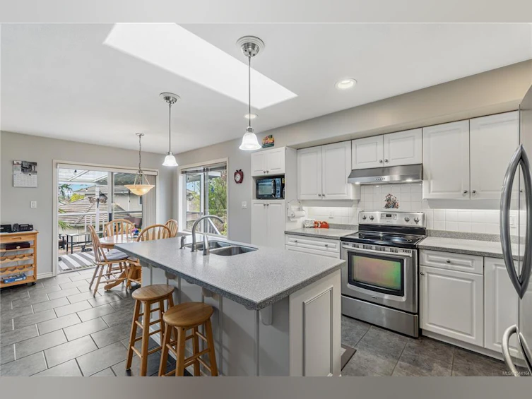 1107 Aery View Way, French Creek, BC, V9P 2N9 - 4