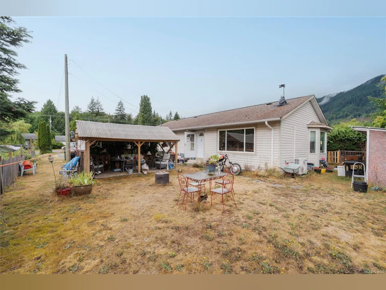 135 Macdonald Road, Lake Cowichan, BC, V0R 2G0 - 2