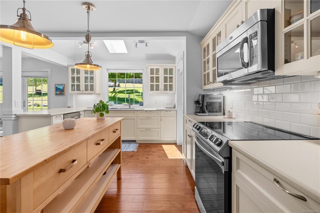 2618 Mill Bay Road, Mill Bay, BC, V8H 1C9 - 9