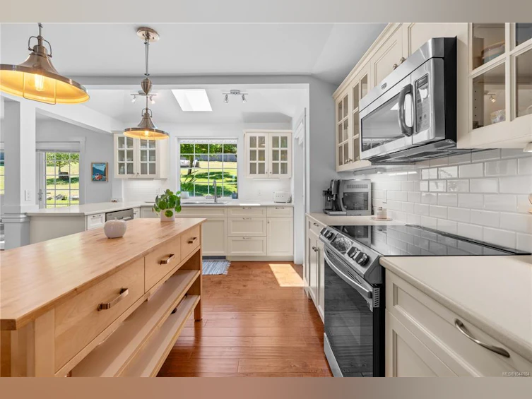 2618 Mill Bay Road, Mill Bay, BC, V8H 1C9 - 9