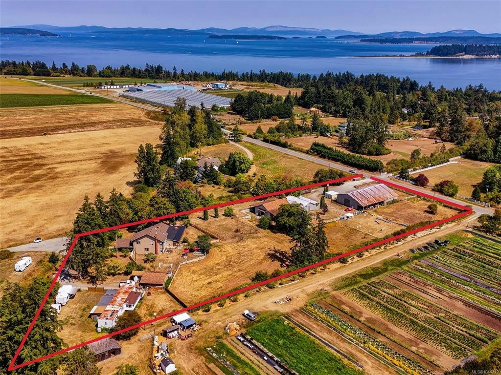 2269 Newman Road, Central Saanich, BC, V8M 1T3