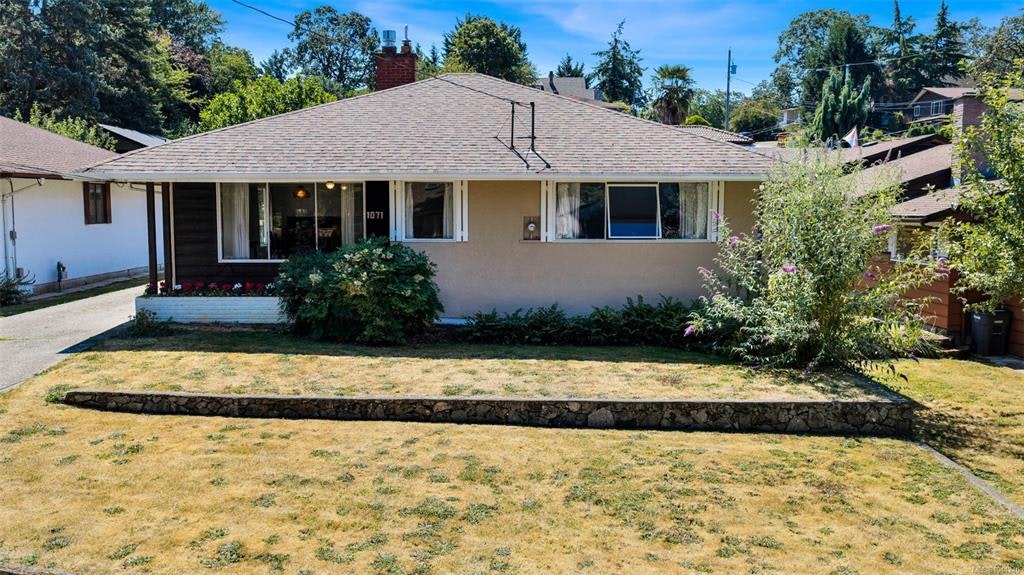 1071 Lodge Avenue, Saanich, BC, V8X 3B2