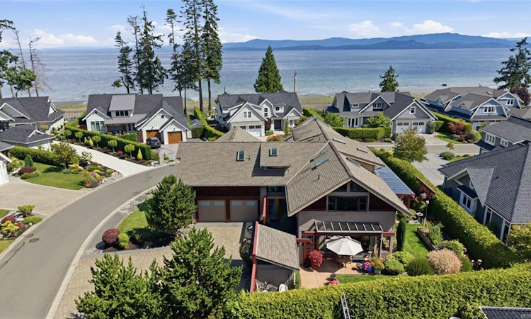 880 Bluffs Drive