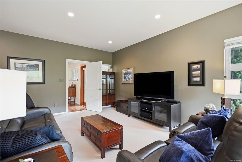 880 Bluffs Drive, Qualicum Beach, BC, V9K 0A2 - 34