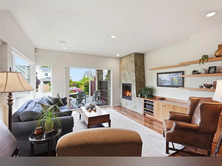 880 Bluffs Drive, Qualicum Beach, BC, V9K 0A2 - 3