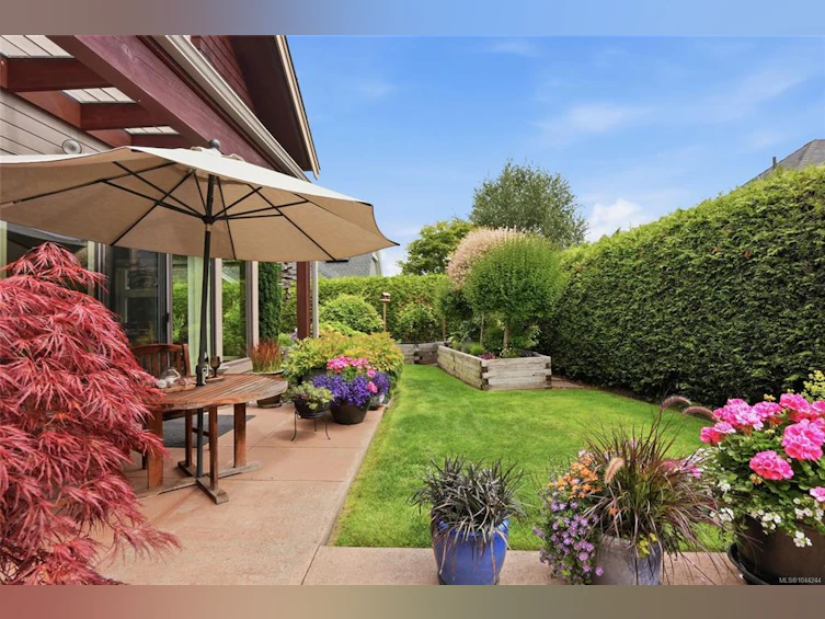 880 Bluffs Drive, Qualicum Beach, BC, V9K 0A2 - 9