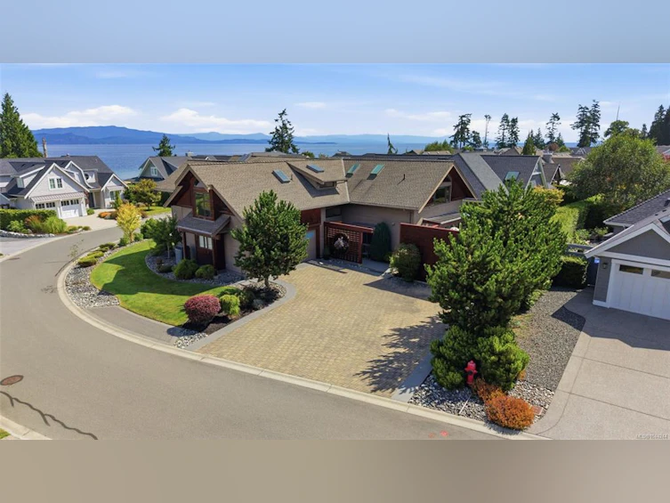 880 Bluffs Drive, Qualicum Beach, BC, V9K 0A2 - 13