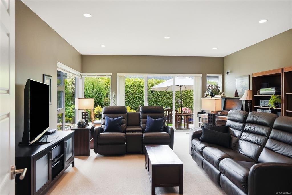 880 Bluffs Drive, Qualicum Beach, BC, V9K 0A2 - 33