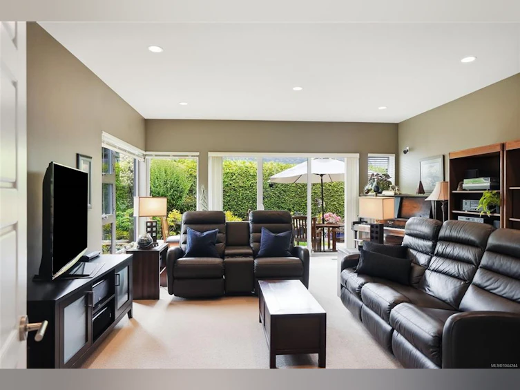 880 Bluffs Drive, Qualicum Beach, BC, V9K 0A2 - 33