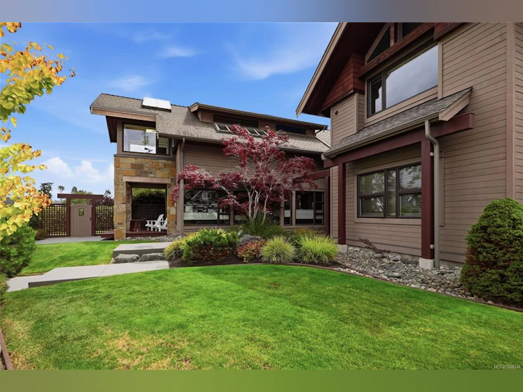 880 Bluffs Drive, Qualicum Beach, BC, V9K 0A2 - 14