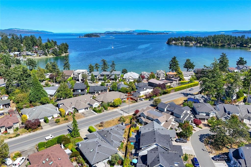 10372 Resthaven Drive, Sidney, BC, V8L 3H3