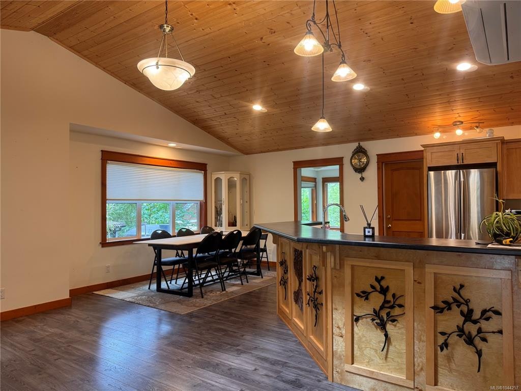 685 Rollo Road - 5