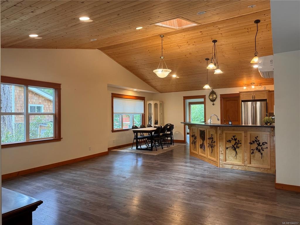 685 Rollo Road - 4
