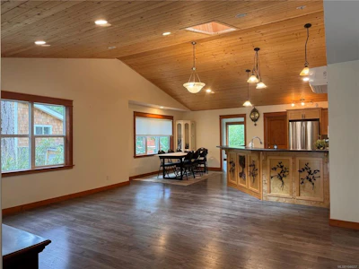 685 Rollo Road - 4