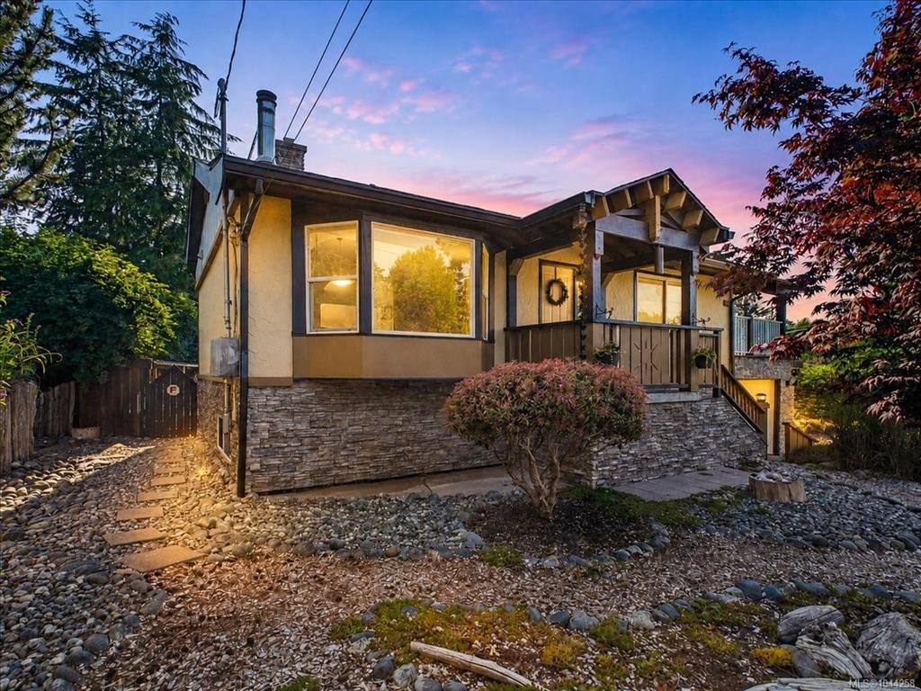 1638 Whiffin Spit Road, Sooke, BC, V9Z 0T8