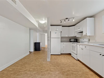 1819 Dunnett Crescent - 4