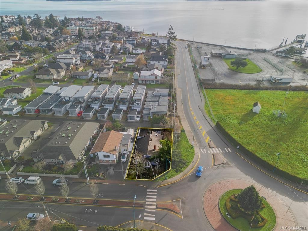 9601 Fifth Street, Sidney, BC, V8L 2W7