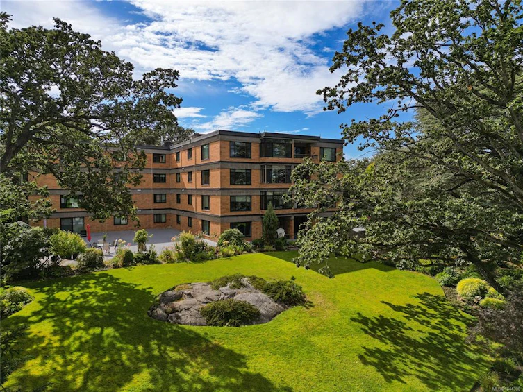 305-2930 Cook Street, Victoria, BC, V8W 3G3 - 24