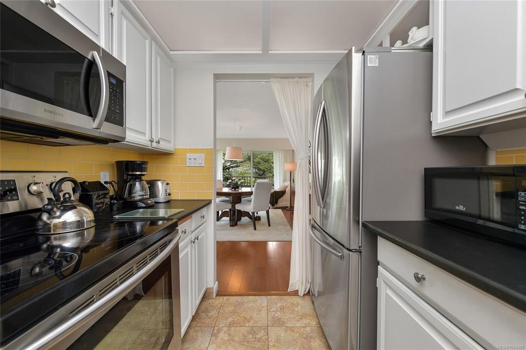 305-2930 Cook Street, Victoria, BC, V8W 3G3 - 9