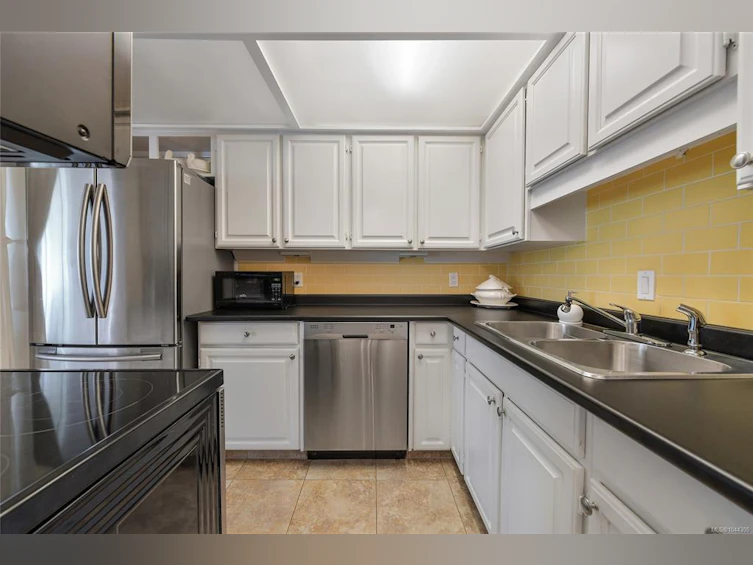 305-2930 Cook Street, Victoria, BC, V8W 3G3 - 8