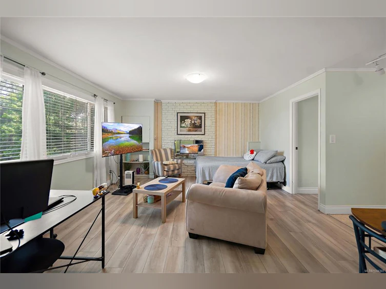 6864 East Saanich Road, Central Saanich, BC, V8Z 5Y9 - 39