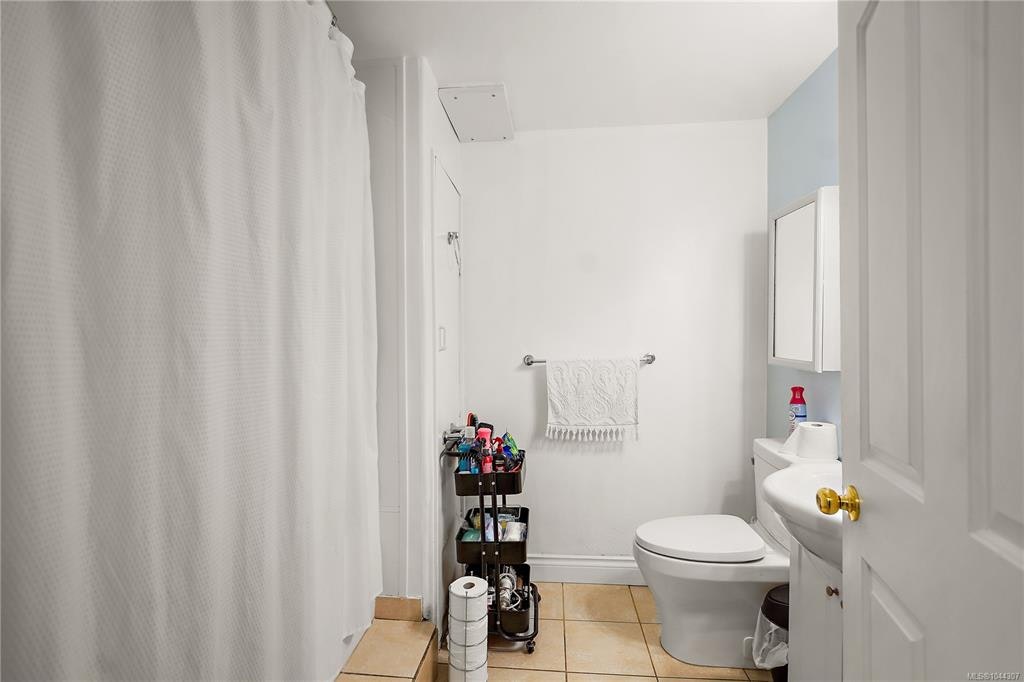 6864 East Saanich Road, Central Saanich, BC, V8Z 5Y9 - 70